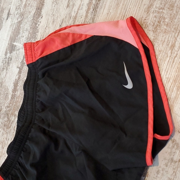 Womens Nike Dri Fit Shorts Size small - Picture 2 of 5